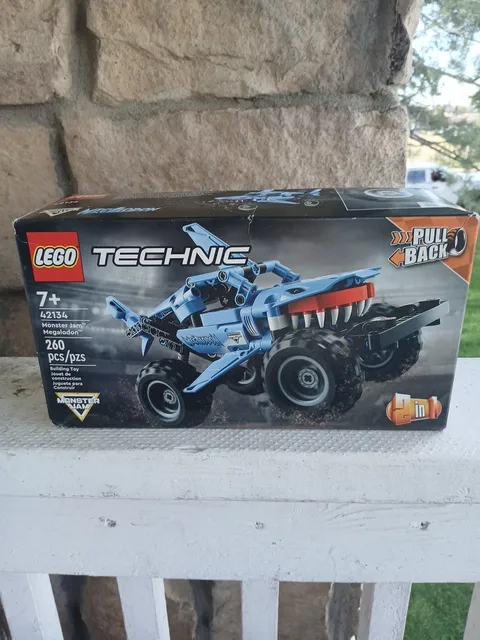 LEGO Technic Monster Jam Megalodon 42134 Complete Set 260 Pieces Pull Back