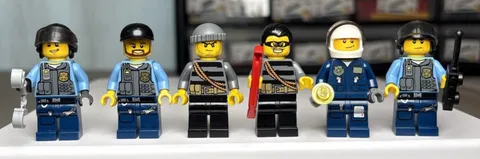 LEGO CITY Museum Break - In 60008 MINIFIGURES ONLY Police Cop Thieves Burglars
