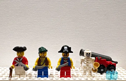LEGO Minifigures Pirates Lot + Skeleton w/ Cannon - Read Description