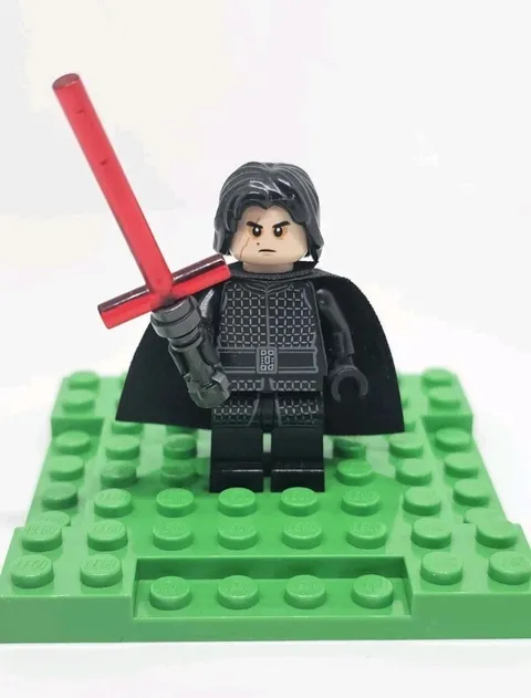 LEGO Star Wars Kylo Ren Minifigure with Lightsaber Cape sw0885 Retired CMF 