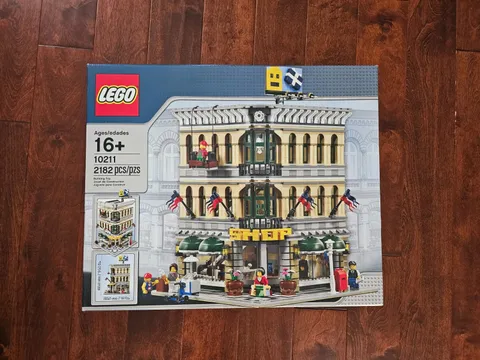 LEGO Creator Expert: Grand Emporium (10211) - Mint Condition, No Shelf Wear