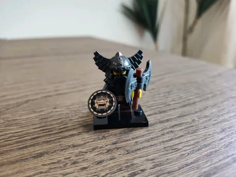 LEGO Series 5 Collectible Minifigures 8805 - Evil Dwarf Complete 