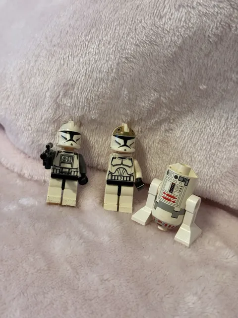 LEGO Star Wars Clone Trooper Minifigures Lot of 2 w/ Helmets & Blasters Genuine