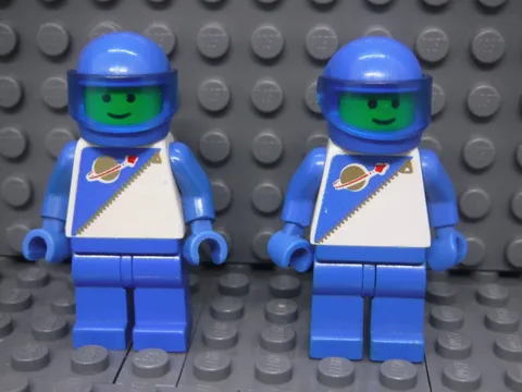 2 Vintage Lego Space Blue Minifigures Spaceman  Futuron SP014