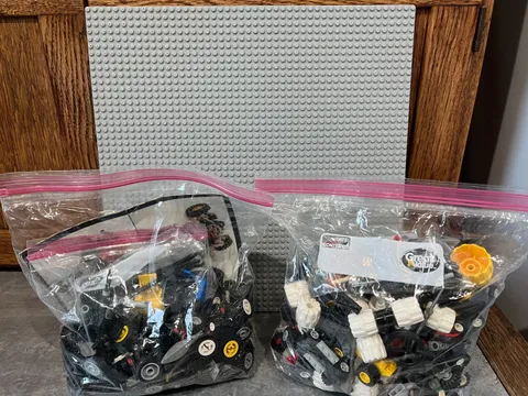 3.6lb Bulk Lot Genuine LEGO Tires WHEELS Car Parts +15" PlatePlate & Technic VTG