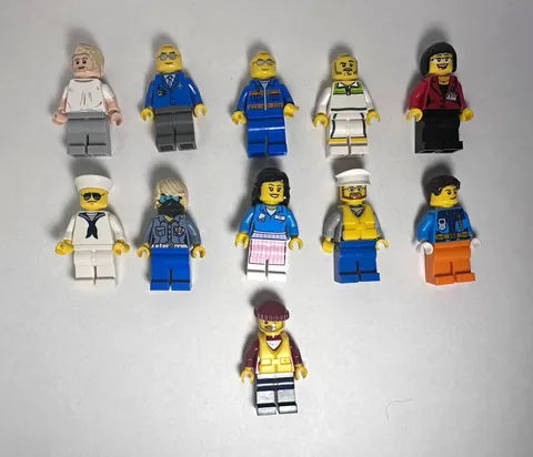 LEGO Assorted CITY Minifigures Lot of 11 all in good condition