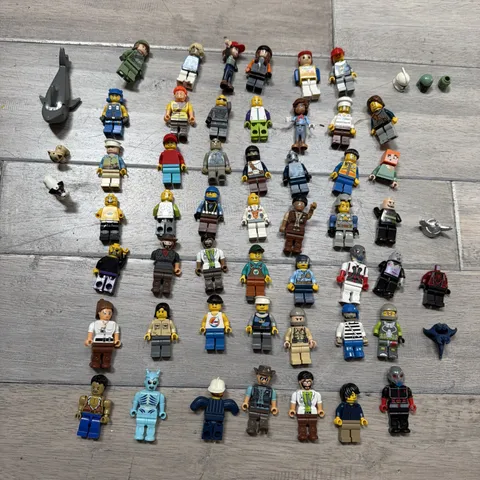 45+ Lego PEOPLE AND PARTS NICE Lot