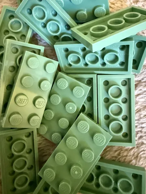 LEGO- NEW- SAND  GREEN-#3020-2 X 4 PLATE-20 PIECES
