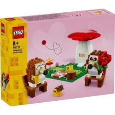 LEGO® Iconic 40711 Hedgehog And Their Picnic Date