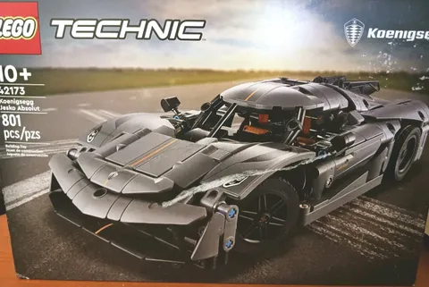 LEGO Technic 42173 Koenigsegg Jesko Absolut 801 pcs V8 Twin Turbo 9 Speed opened