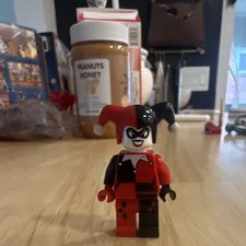 LEGO Harley Quinn Minifigure Plastic Red Black Outfit Jester Hat Figure