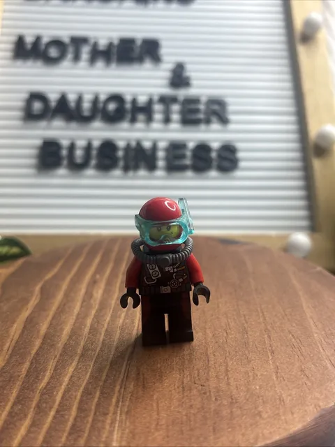 LEGO MINIFIGURE CITY SCUBA DIVER USED CONDITION CTY0559!!