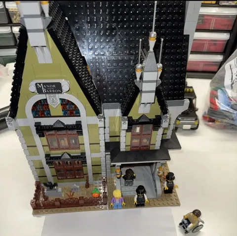 LEGO CREATOR EXPERT: HAUNTED HOUSE 10273 -RETIRED- 90% complete with manual.