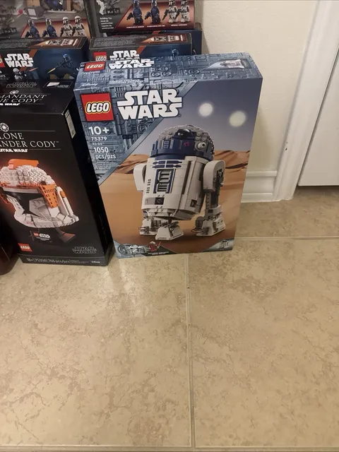 LEGO Star Wars and Batman sets sealed, only batman set box damaged!!