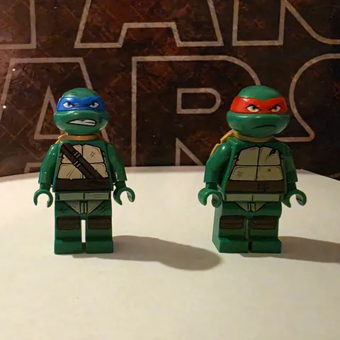 LEGO TMNT “Leonardo & Raphael” Minifigures