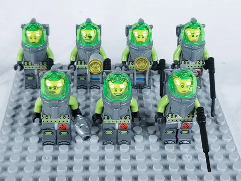 LEGO Atlantis Diver Minifigure Lot of 7 Scuba Helmets Tanks Weapons