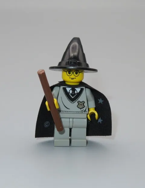 LEGO Harry Potter cape and hat 4701 minifigure