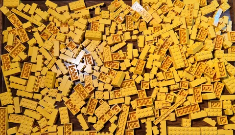 Bulk Lego 1 lb. 4 oz,  basic building bricks and small flats/plates - all YELLOW