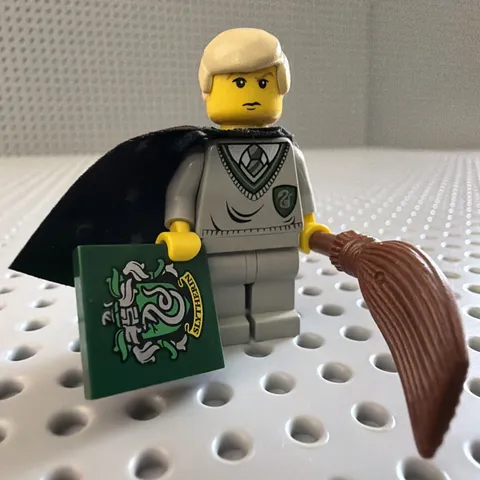Draco Malfoy Minifigure - LEGO Harry Potter Cape with Stars hp040