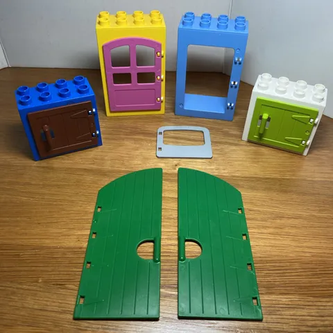 Lego DUPLO (4) Door Frames mixed size & (3) mixed Doors Windows