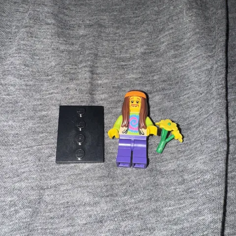 LEGO (8831) CMF Series 7 Hippie Minifigure col07-11 Complete 60s 70s  Tie-Dye