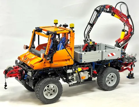 LEGO TECHNIC: Mercedes-Benz Unimog U 400 (8110)