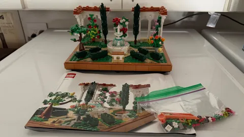 LEGO Icons Fountain Garden 10359 Gardens of the World 1302pcs 18+