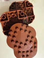 LEGO- NEW- #66789-REDDISH BROWN-PLATE MOD/ 6 X 6/RNDED CORNERS/4 FEET-10 PIECES