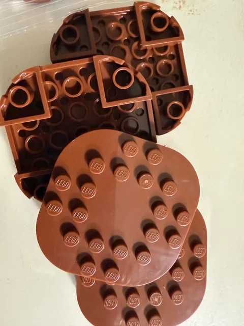 LEGO- NEW- #66789-REDDISH BROWN-PLATE MOD/ 6 X 6/RNDED CORNERS/4 FEET-10 PIECES