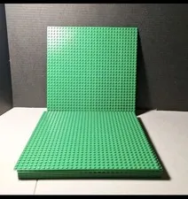 LEGO Eight 10'' X 10'' part 3811 GREEN BASEPLATES 32 X 32