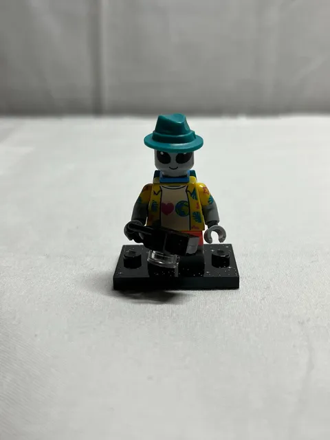 Space Alien Tourist Lego Mini Figure Series 26 with Camera