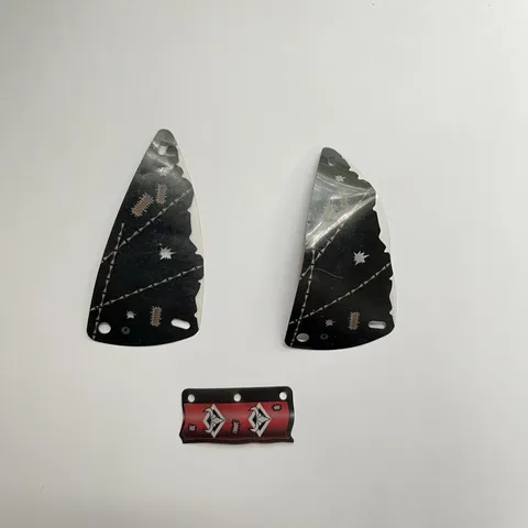LEGO Lot 2x Plastic Triangle Wing x66px1, 1x Plastic Flag x65 Ninja Pattern