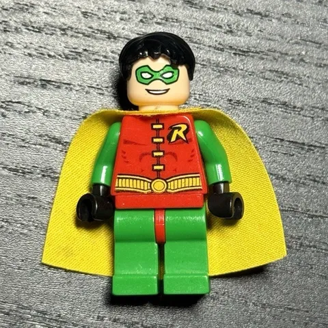 LEGO Batman 2006-2008 Short hair Robin *NO CRACKS* bat025 100% authentic