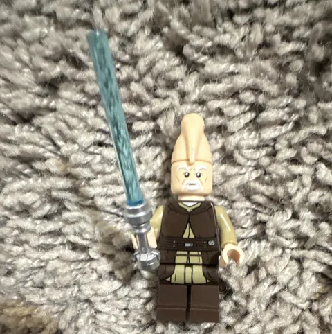LEGO Star Wars Ki-Adi-Mundi Minifigure w/ Blue Lightsaber Plastic Figure