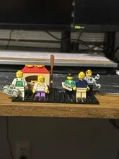 LEGO Town / City Minifigure & Pizza Stand Lot – 5 Figures Accessories
