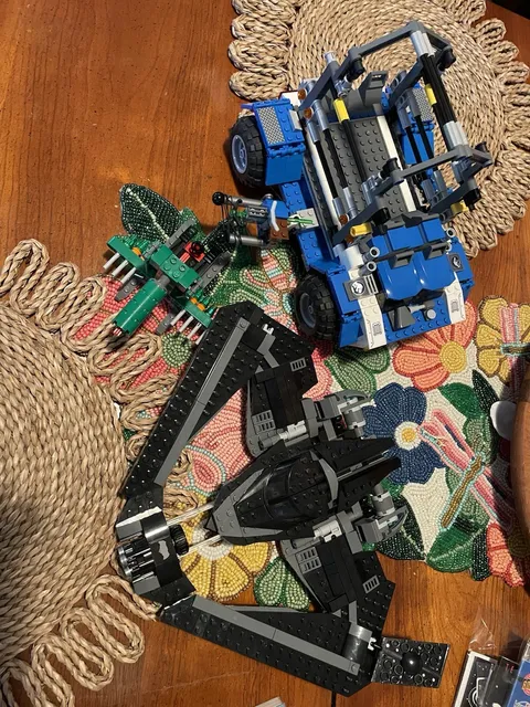 Lego 76046 Super Heroes Heroes of Justice & 75918 Jurassic World Truck