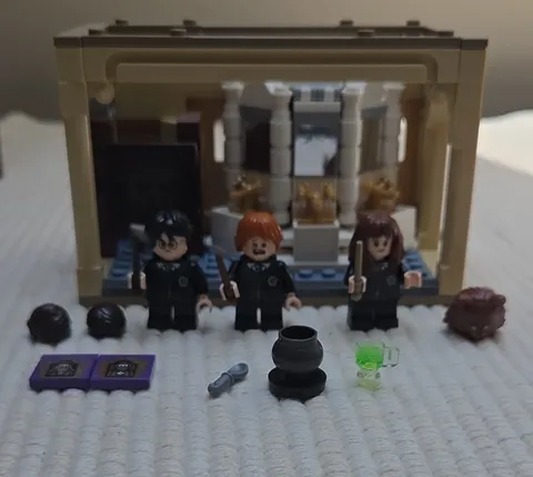 LEGO Harry Potter  girls bathroom/ Polyjuice Potion set