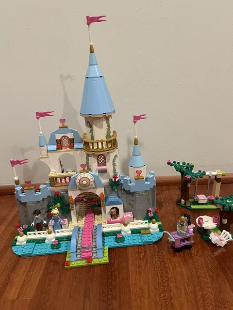 LEGO Disney 41055 Cinderella’s Romantic Castle 99% Complete W/Instructions 