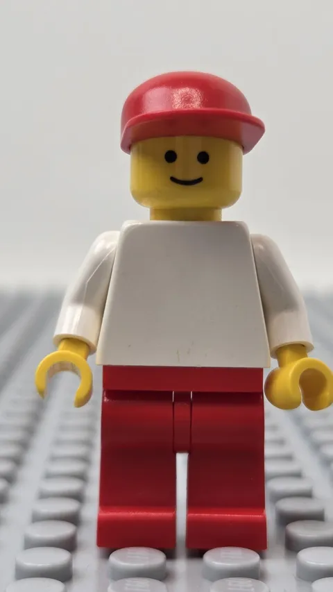 Lego City Minifigure Trucker Man Classic Red Hat White Shirt Yellow Head & Hands
