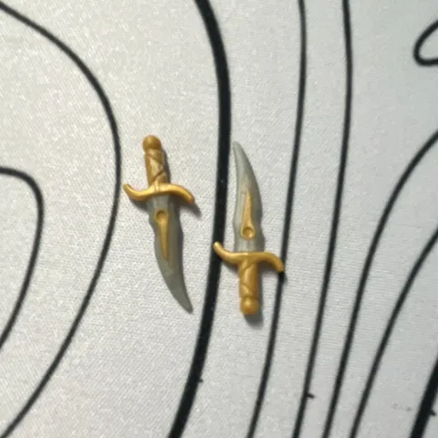 LEGO Weapon Dagger Pearl Light Gray  Blade 88288 MINIFIGURE Accessory (x2)