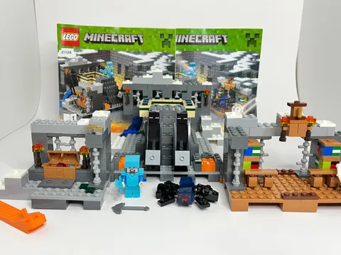 LEGO Minecraft: 21124 The End Portal 100% Complete w/ Minifigures & Instructions