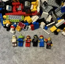 Legos Mixed Lot with Mini Figures  6.6 Pounds - Washed