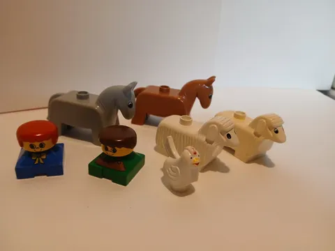 Duplo vintage farm animals & people