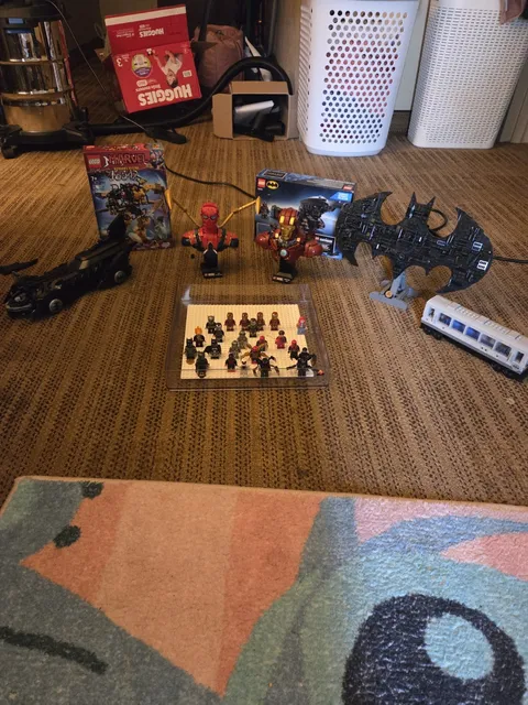 LEGO Marvel Lot 24 Minifigures, 16 are exclusives + 5 Sets, Iron Man MK 4!