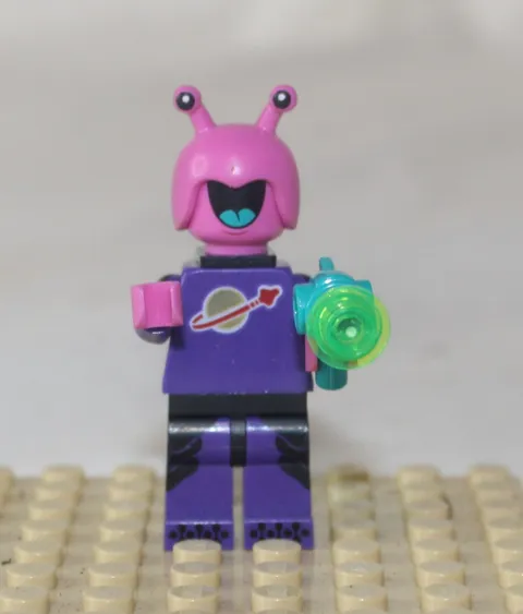 LEGO Minifigures Minifig PURPLE PINK ALIEN Series 22 Authentic