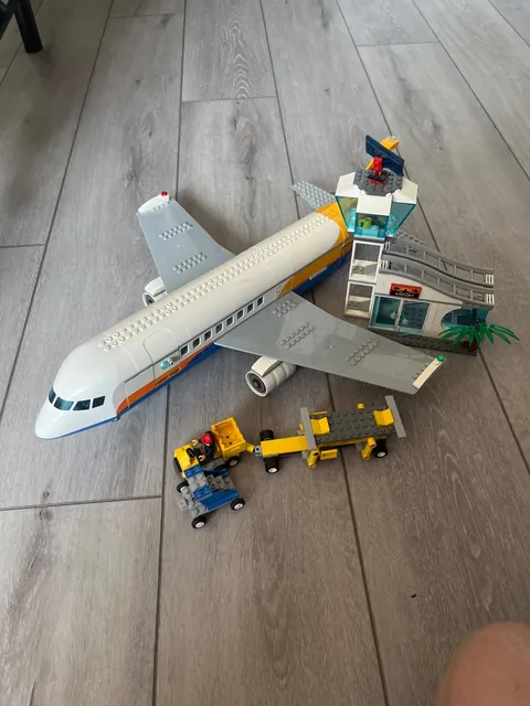 lego city passenger plane 60262 99% complete