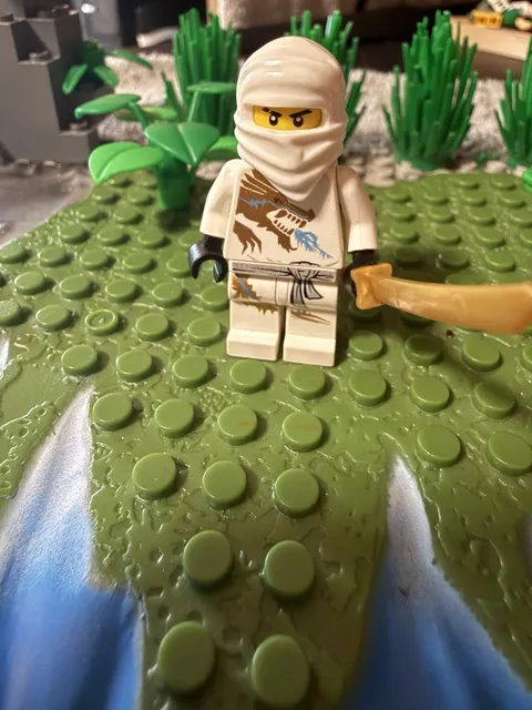 LEGO Ninjago DX Zane Minifigure Authentic From Set 2260 (NO CRACKS)