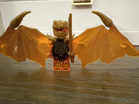 LEGO Ninjago Golden Dragon Cole Minifigure njo781 Crystalized Wings Sword 71770