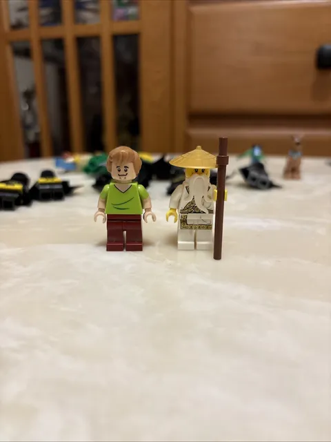 LEGO Shaggy Rogers SCD001 & Wu Sensei NJO0180 Bundle