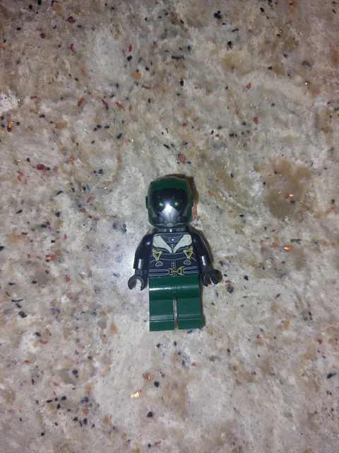 Lego Minifigure Vulture - Dark Green Flight Suit, Black Bomber Jacket sh0403